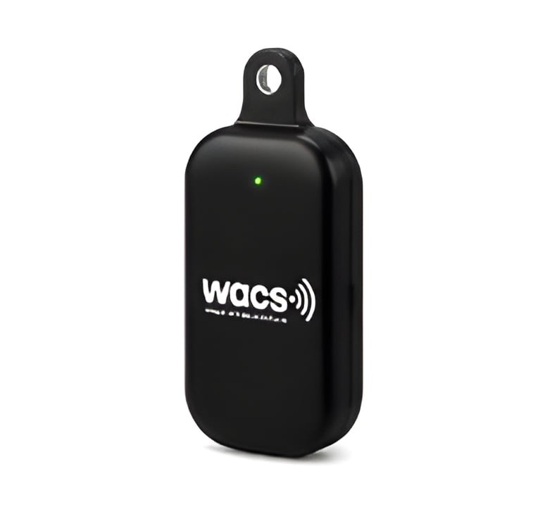 Balise WACS embarquée, petit boîtier noir fixé sur un chariot élévateur